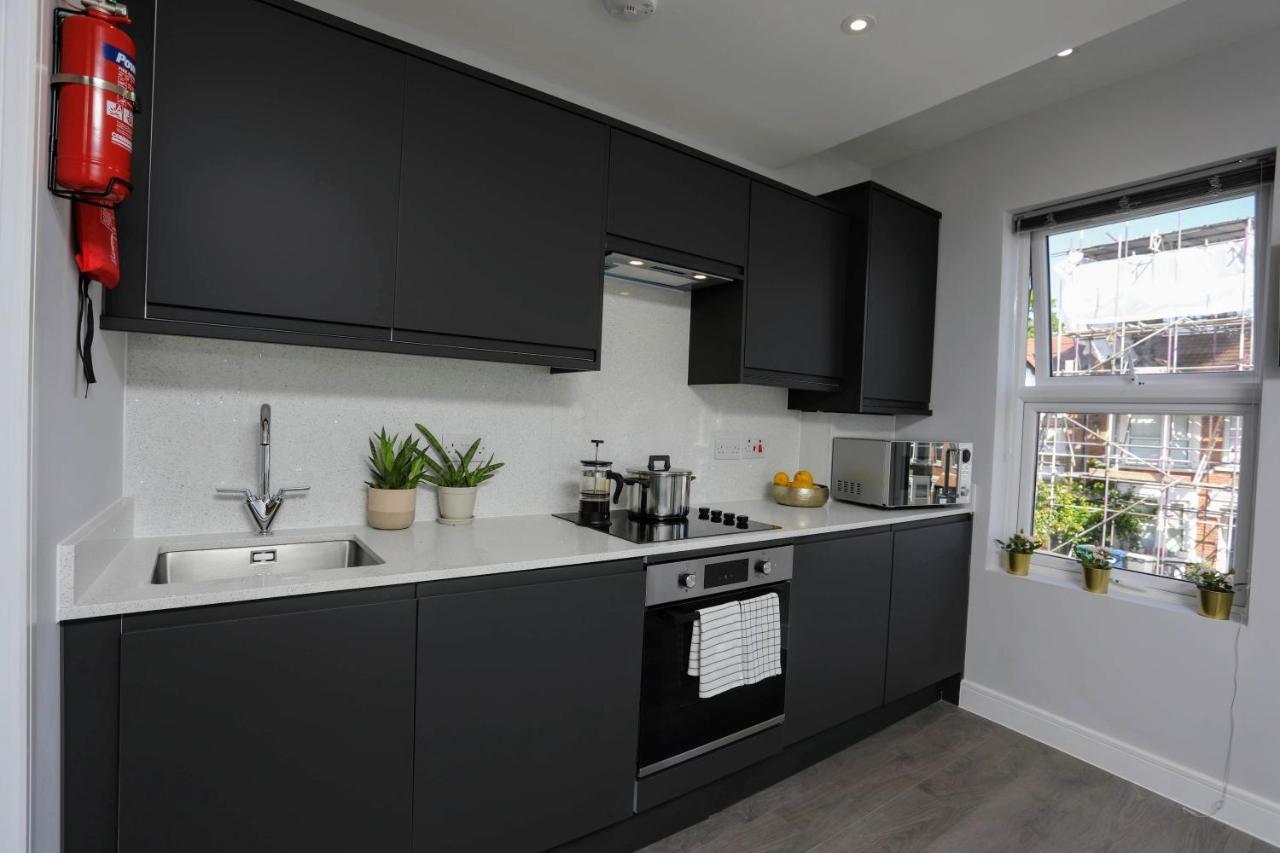 Aisiki Apartments At Stanhope Road, North Finchley, Airconditioned Multiple 2 Or 3-Bedroom, Pet-Friendly Duplex Flats, King Or Twin Beds, Airconditioned & Free Wi-Fi Dış mekan fotoğraf