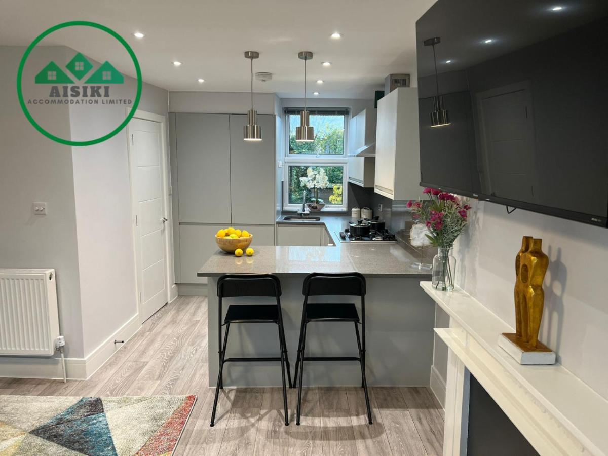 Aisiki Apartments At Stanhope Road, North Finchley, Airconditioned Multiple 2 Or 3-Bedroom, Pet-Friendly Duplex Flats, King Or Twin Beds, Airconditioned & Free Wi-Fi Dış mekan fotoğraf