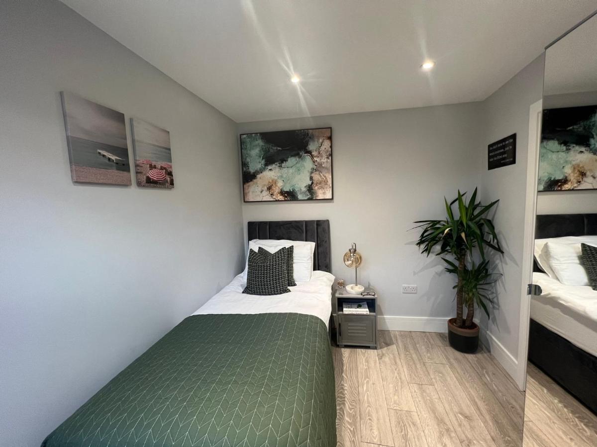 Aisiki Apartments At Stanhope Road, North Finchley, Airconditioned Multiple 2 Or 3-Bedroom, Pet-Friendly Duplex Flats, King Or Twin Beds, Airconditioned & Free Wi-Fi Dış mekan fotoğraf