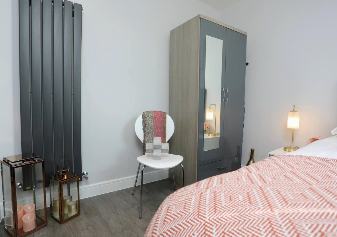 Aisiki Apartments At Stanhope Road, North Finchley, Airconditioned Multiple 2 Or 3-Bedroom, Pet-Friendly Duplex Flats, King Or Twin Beds, Airconditioned & Free Wi-Fi Dış mekan fotoğraf