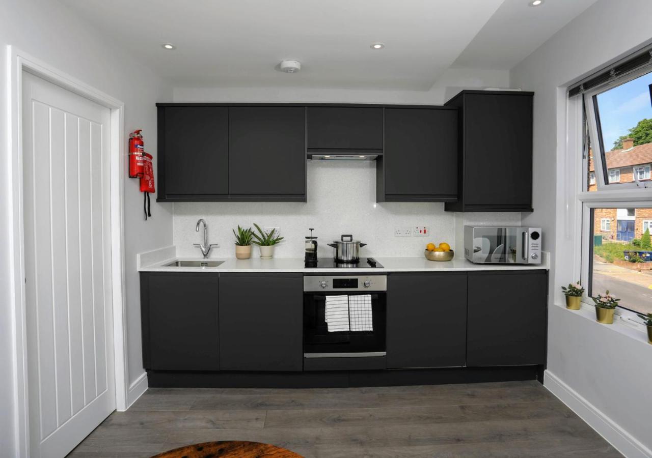 Aisiki Apartments At Stanhope Road, North Finchley, Airconditioned Multiple 2 Or 3-Bedroom, Pet-Friendly Duplex Flats, King Or Twin Beds, Airconditioned & Free Wi-Fi Dış mekan fotoğraf
