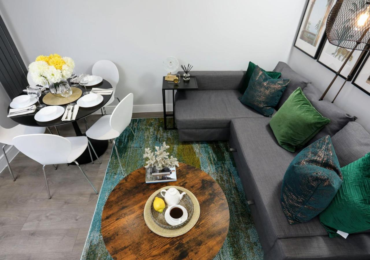 Aisiki Apartments At Stanhope Road, North Finchley, Airconditioned Multiple 2 Or 3-Bedroom, Pet-Friendly Duplex Flats, King Or Twin Beds, Airconditioned & Free Wi-Fi Dış mekan fotoğraf