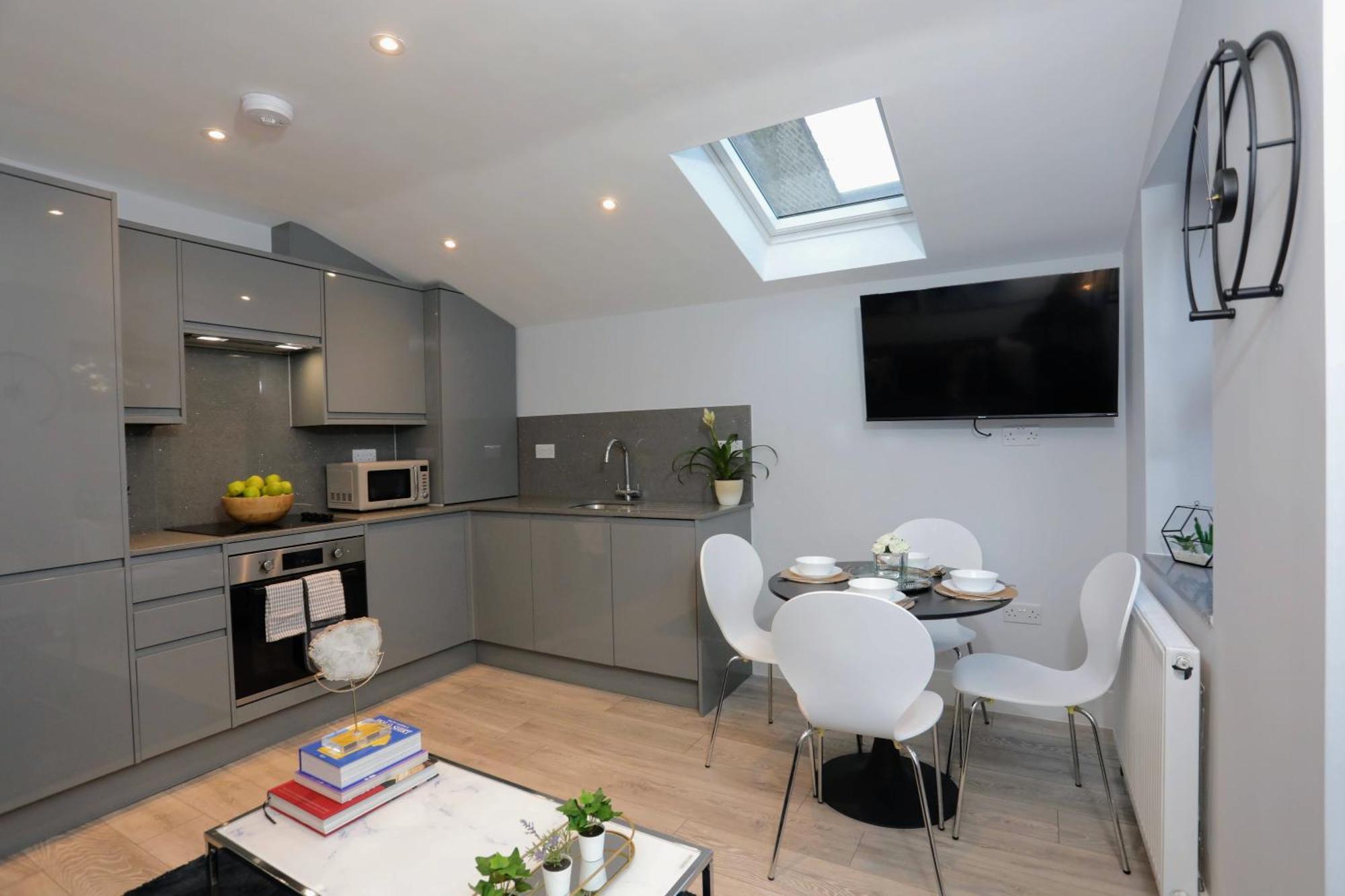 Aisiki Apartments At Stanhope Road, North Finchley, Airconditioned Multiple 2 Or 3-Bedroom, Pet-Friendly Duplex Flats, King Or Twin Beds, Airconditioned & Free Wi-Fi Dış mekan fotoğraf