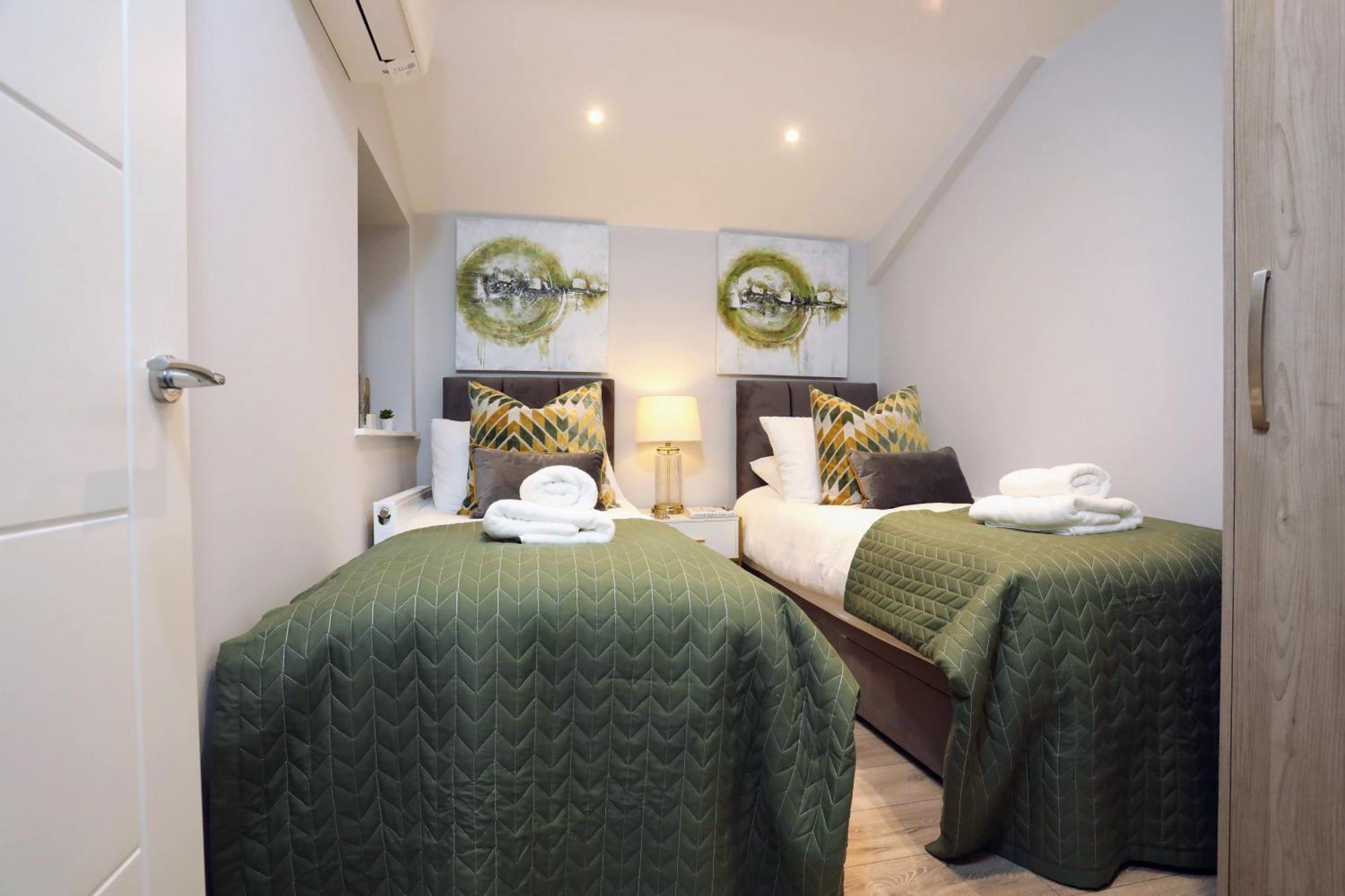 Aisiki Apartments At Stanhope Road, North Finchley, Airconditioned Multiple 2 Or 3-Bedroom, Pet-Friendly Duplex Flats, King Or Twin Beds, Airconditioned & Free Wi-Fi Dış mekan fotoğraf
