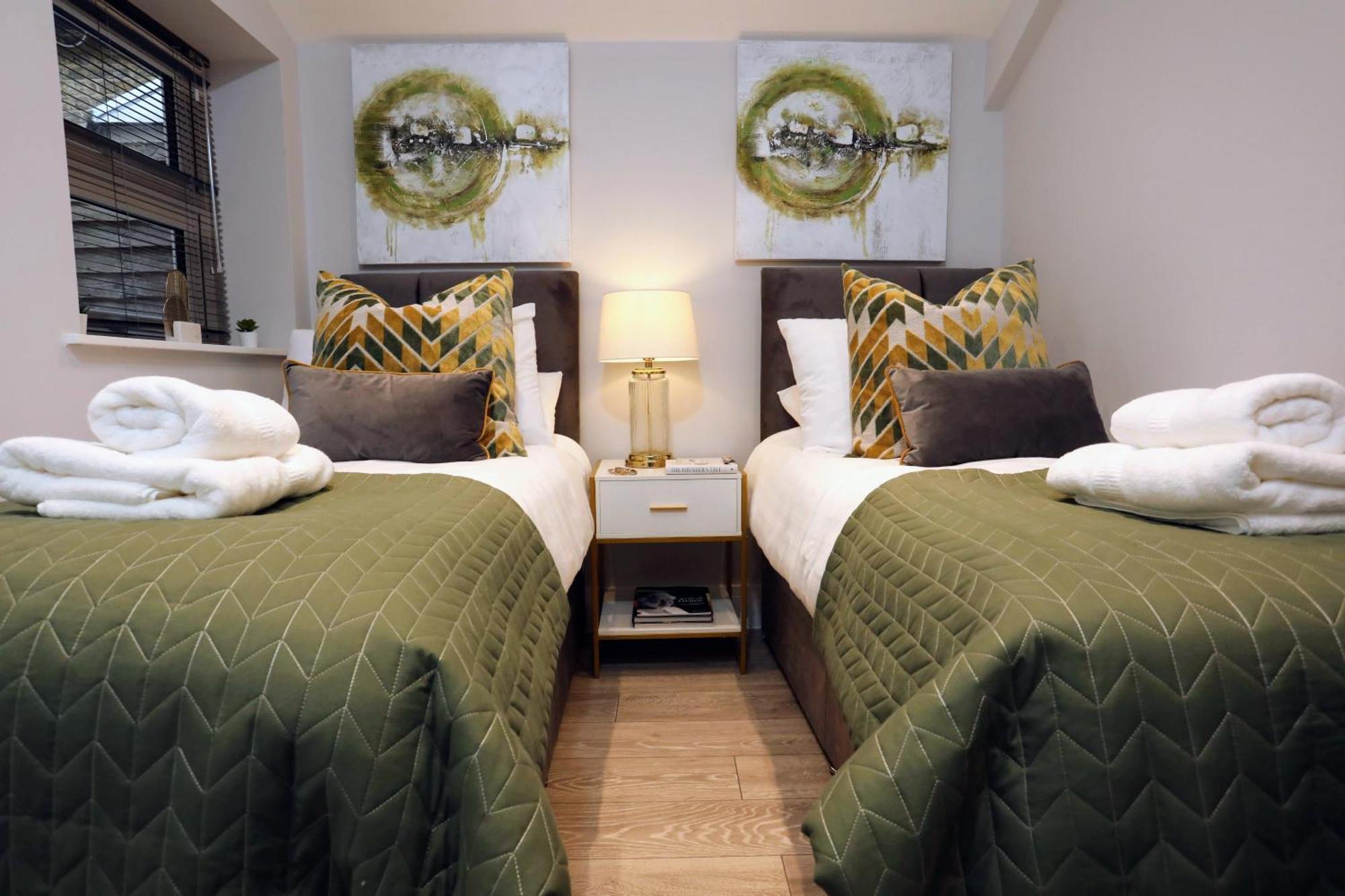 Aisiki Apartments At Stanhope Road, North Finchley, Airconditioned Multiple 2 Or 3-Bedroom, Pet-Friendly Duplex Flats, King Or Twin Beds, Airconditioned & Free Wi-Fi Dış mekan fotoğraf