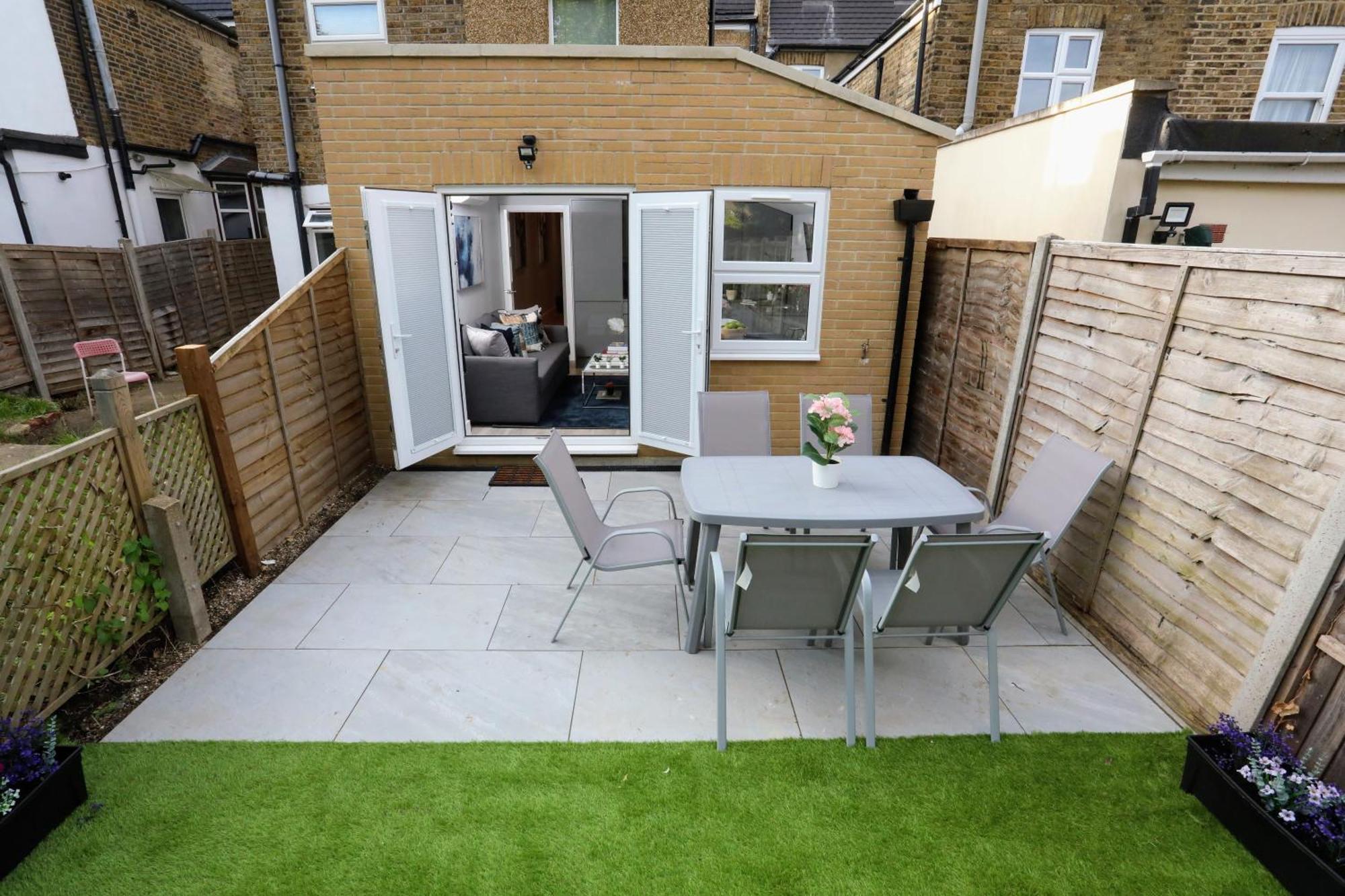 Aisiki Apartments At Stanhope Road, North Finchley, Airconditioned Multiple 2 Or 3-Bedroom, Pet-Friendly Duplex Flats, King Or Twin Beds, Airconditioned & Free Wi-Fi Dış mekan fotoğraf