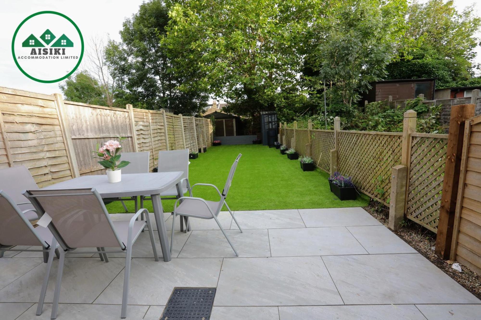Aisiki Apartments At Stanhope Road, North Finchley, Airconditioned Multiple 2 Or 3-Bedroom, Pet-Friendly Duplex Flats, King Or Twin Beds, Airconditioned & Free Wi-Fi Dış mekan fotoğraf